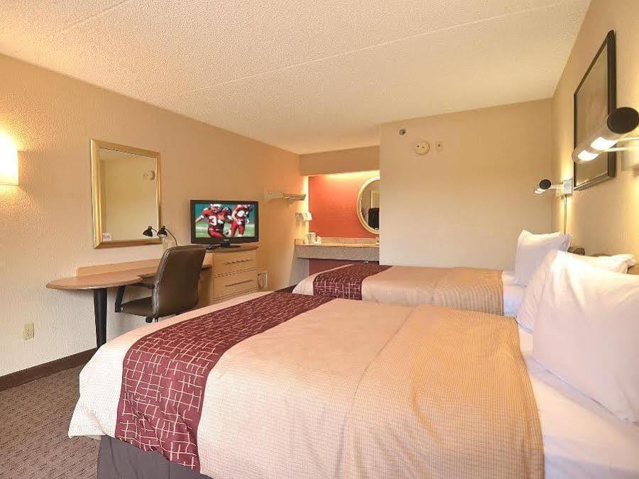 Red Roof Inn Louisville East - Hurstbourne Exterior photo